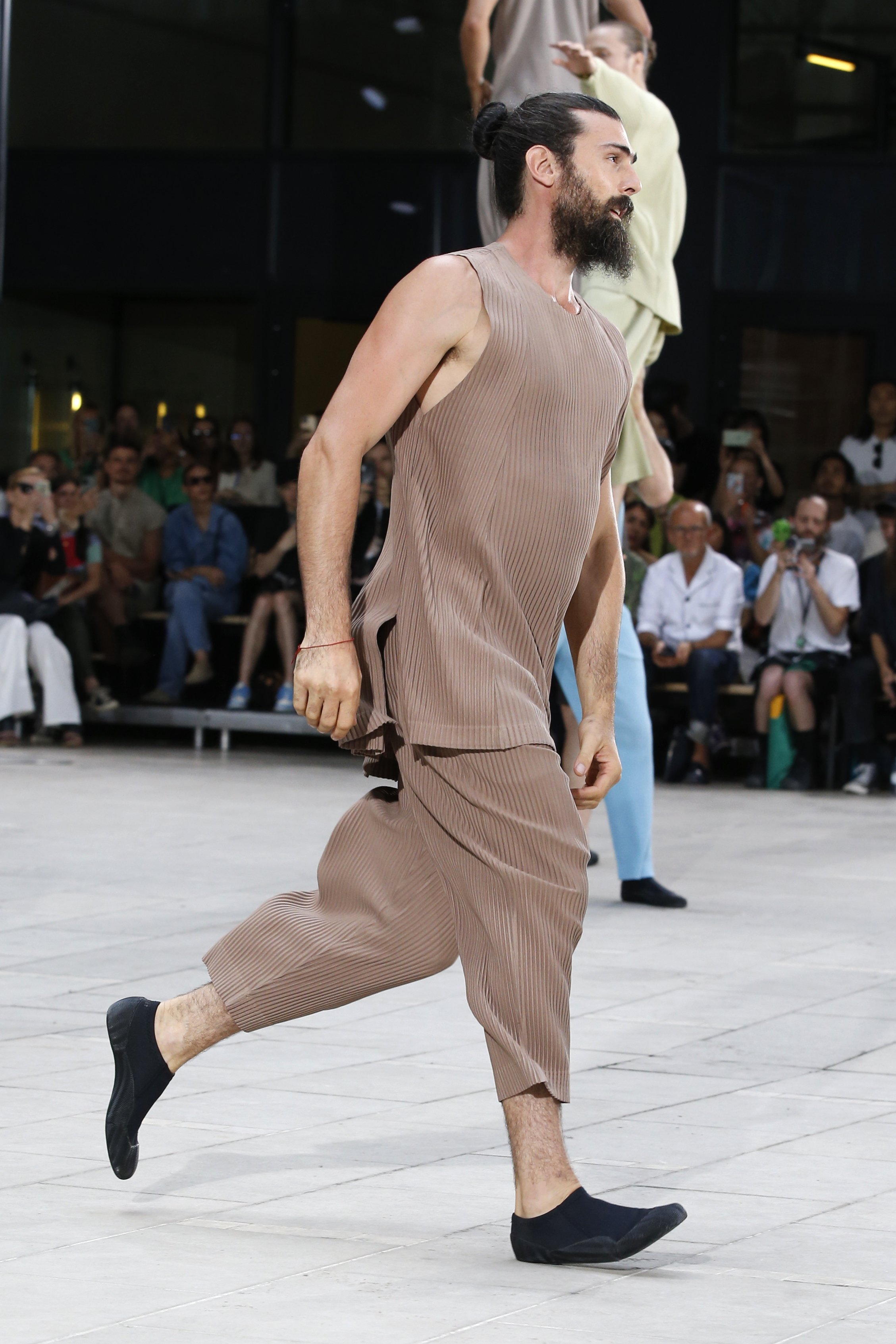 Review: Homme Plissé Issey Miyake Spring/Summer 2023 Collection